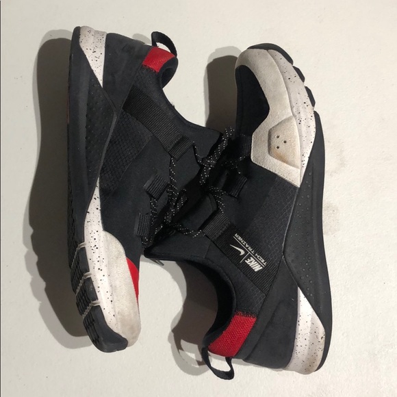 nike tech trainer red